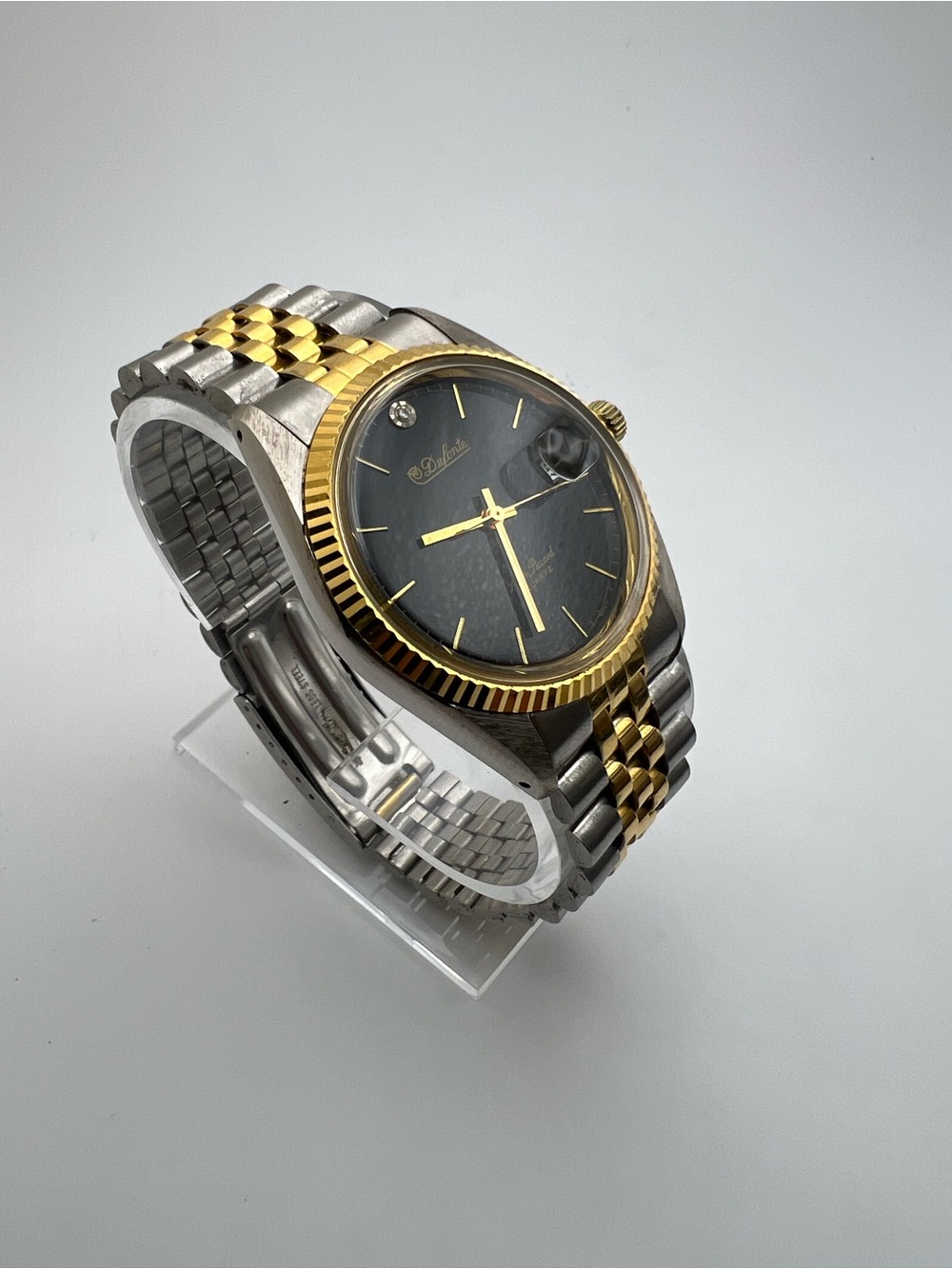 Lucien piccard Two-Tone Black Dial Wristwatch with Date Window - Picture 3 of 7